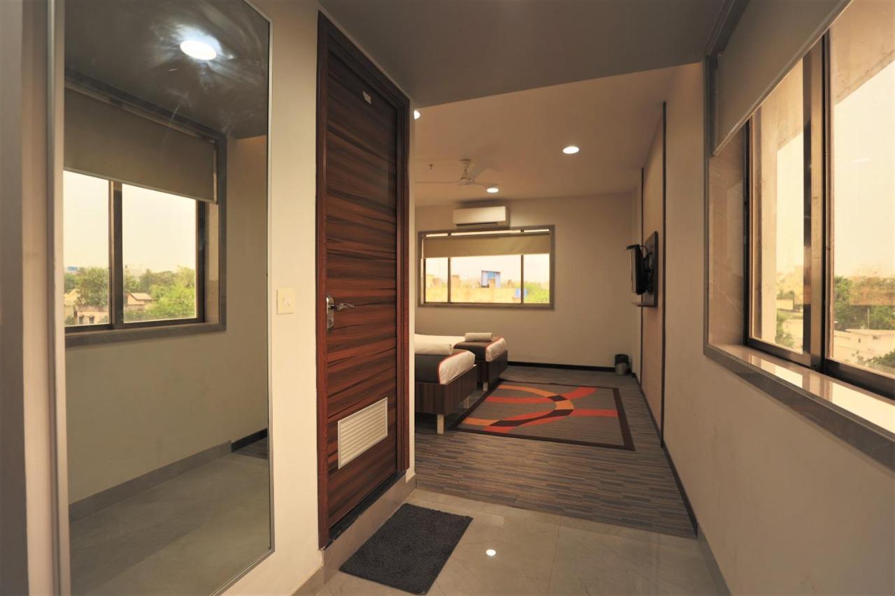 Hotel Crystal Urban Park Bhubaneswar Exterior foto